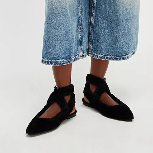 🎉LAST CHANCE🎉 FREE PEOPLE Faux Shearling Parisa Pointed Flat / Black Shearling - Picture 1 of 11